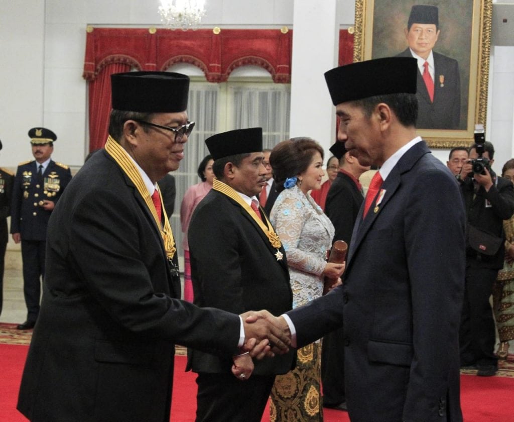 Kepala Biro Umum Kemenko Polhukam Dianugerahi Tanda Kehormatan Bintang Jasa Nararya dari Presiden Joko Widodo